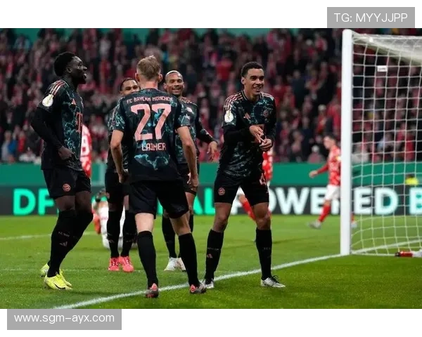 穆西亚拉与基米希默契配合,助力拜仁攻防转换 穆西亚拉与基米希默契配合,助力拜仁攻防转换