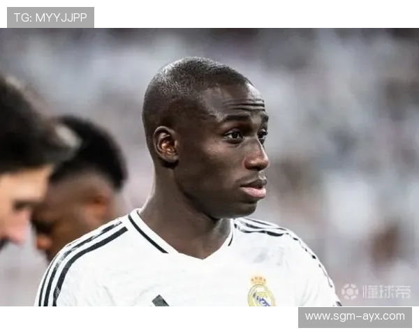 费兰·门迪展现全能身手，皇马左后卫演绎精彩防守与进攻一体化